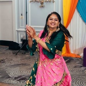 Meet your Posher, Mona